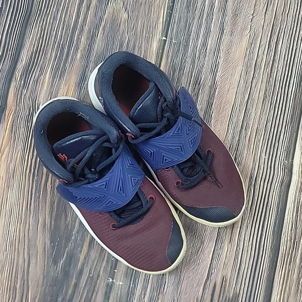 Boys 7Y Nike shoes
